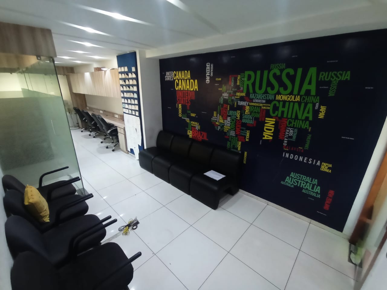 Office 1110 Sq. Ft. Commercial Office for Rent in Ambawadi Ahmedabad - Media 5