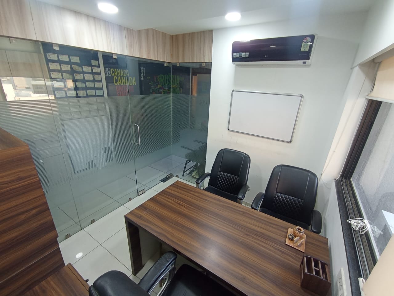 Office 1110 Sq. Ft. Commercial Office for Rent in Ambawadi Ahmedabad - Media 6