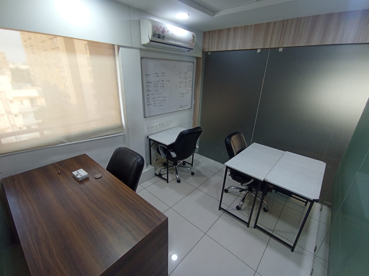 Office 1110 Sq. Ft. Commercial Office for Rent in Ambawadi Ahmedabad - Media 9