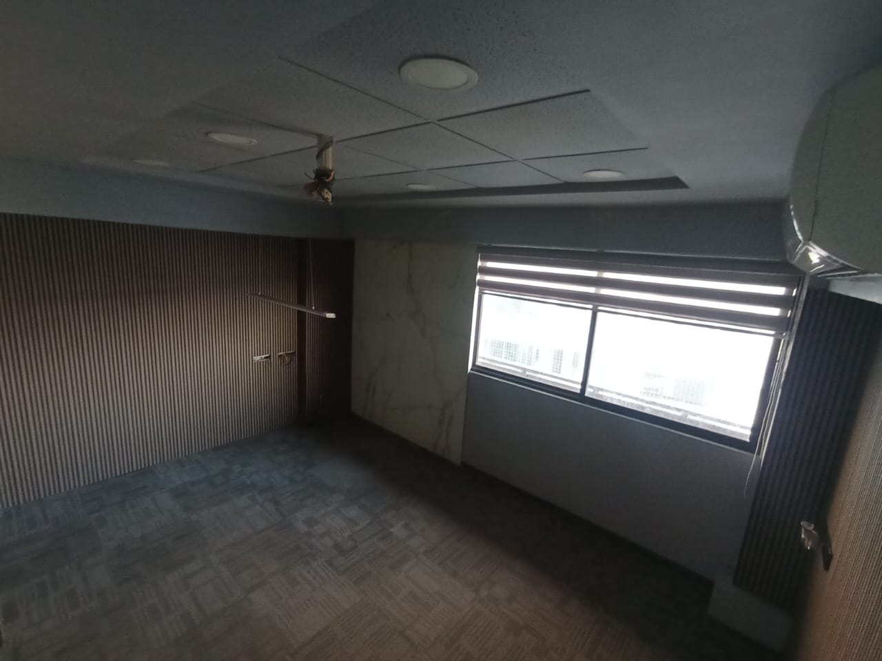 Office 1110 Sq. Ft. Commercial Office for Rent in Ambawadi Ahmedabad - Media 10
