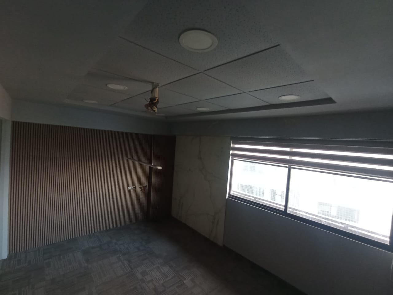 Office 1110 Sq. Ft. Commercial Office for Rent in Ambawadi Ahmedabad - Media 11