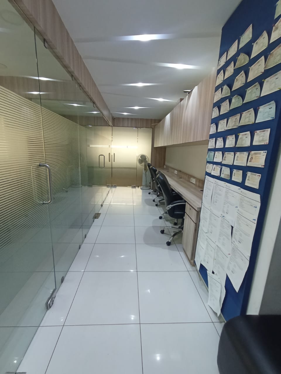 Office 1110 Sq. Ft. Commercial Office for Rent in Ambawadi Ahmedabad - Media 13