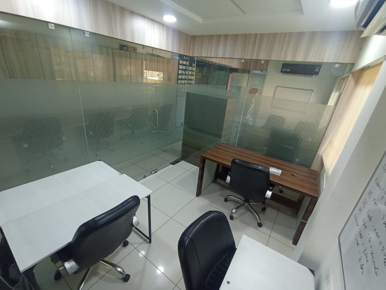 Office 1110 Sq. Ft. Commercial Office for Rent in Ambawadi Ahmedabad - Media 14