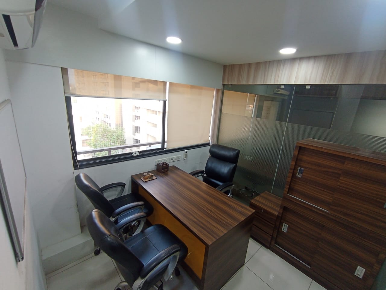 Office 1110 Sq. Ft. Commercial Office for Rent in Ambawadi Ahmedabad - Media 15