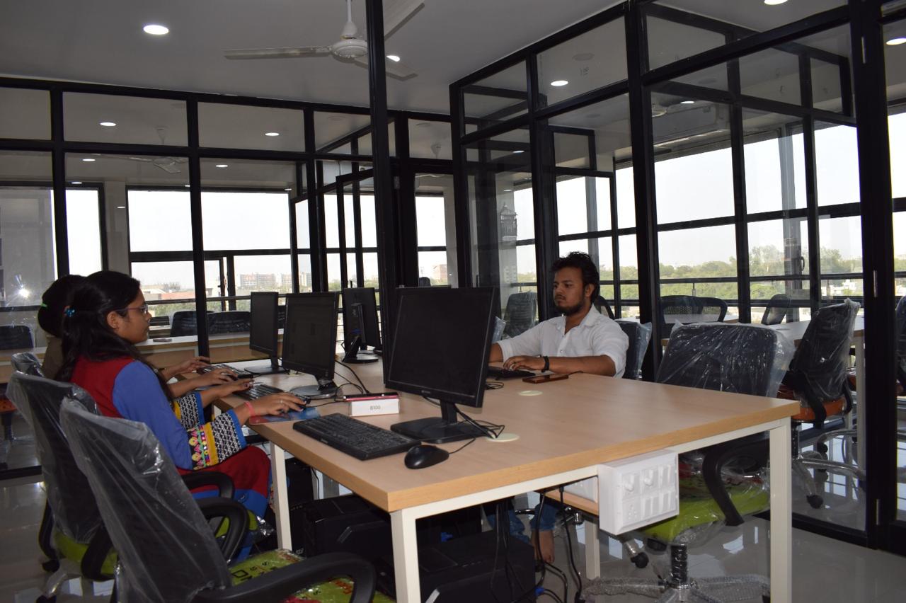 Office 1250 Sq. Ft. Commercial Office for Rent in Vastrapur Ahmedabad - Media 18