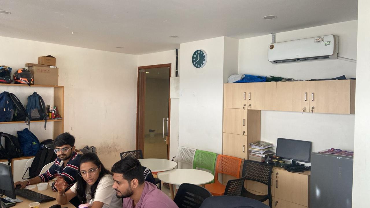 Office 1250 Sq. Ft. Commercial Office for Rent in Vastrapur Ahmedabad - Media 9
