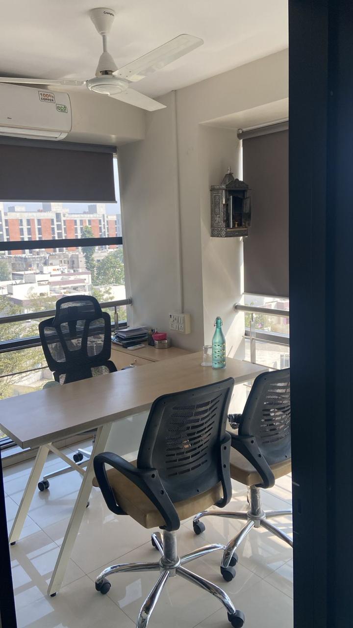 Office 1250 Sq. Ft. Commercial Office for Rent in Vastrapur Ahmedabad - Media 5