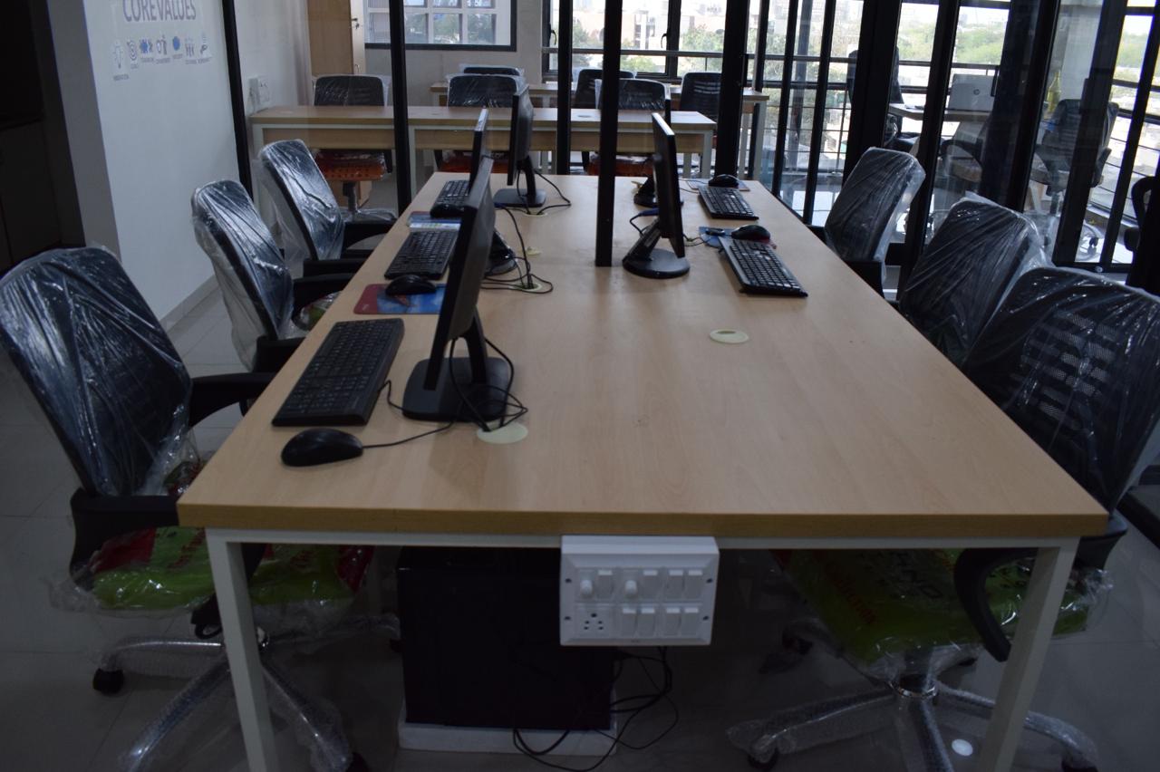 Office 1250 Sq. Ft. Commercial Office for Rent in Vastrapur Ahmedabad - Media 3