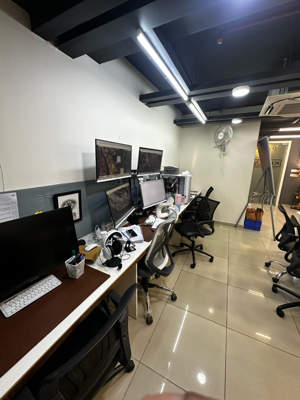 850 Sq. Ft. Commercial Office for Rent in Iscon Ambli Road Ahmedabad - Media 2
