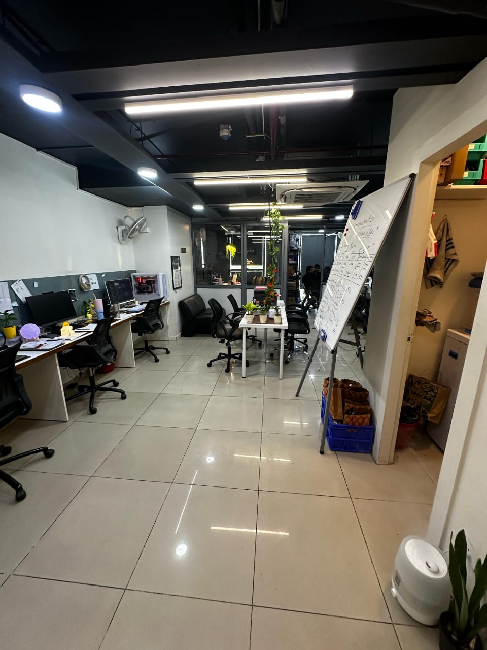 850 Sq. Ft. Commercial Office for Rent in Iscon Ambli Road Ahmedabad - Media 5