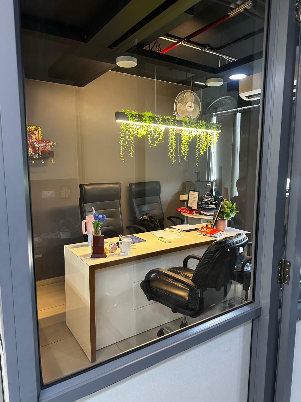 850 Sq. Ft. Commercial Office for Rent in Iscon Ambli Road Ahmedabad - Media 3