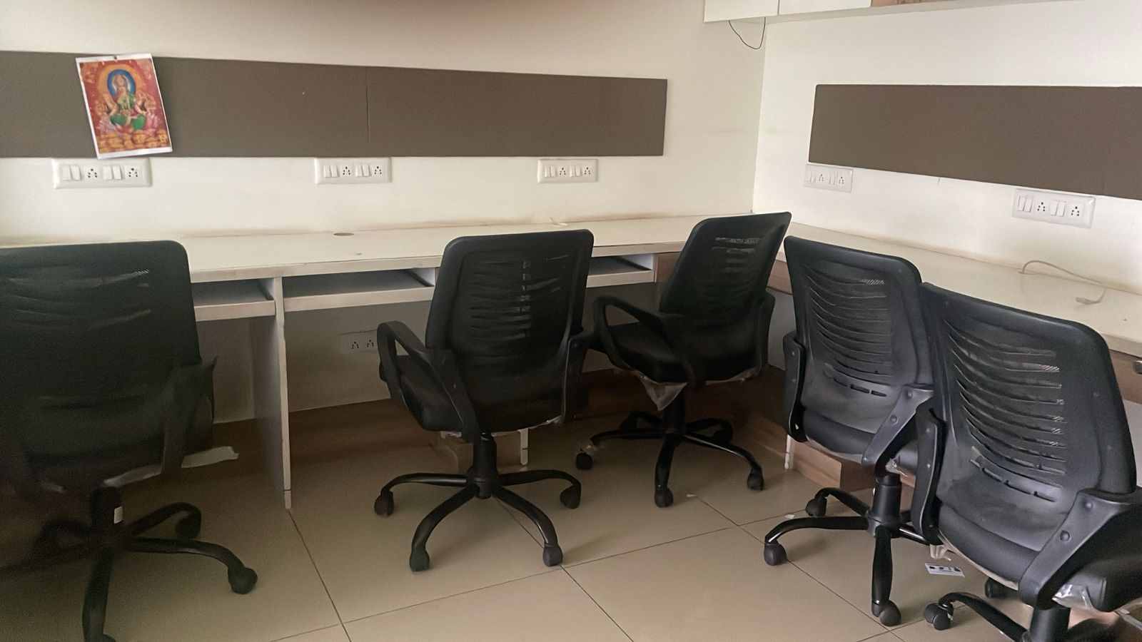 556 Sq. Ft. Commercial Office for Rent in Makarba Ahmedabad