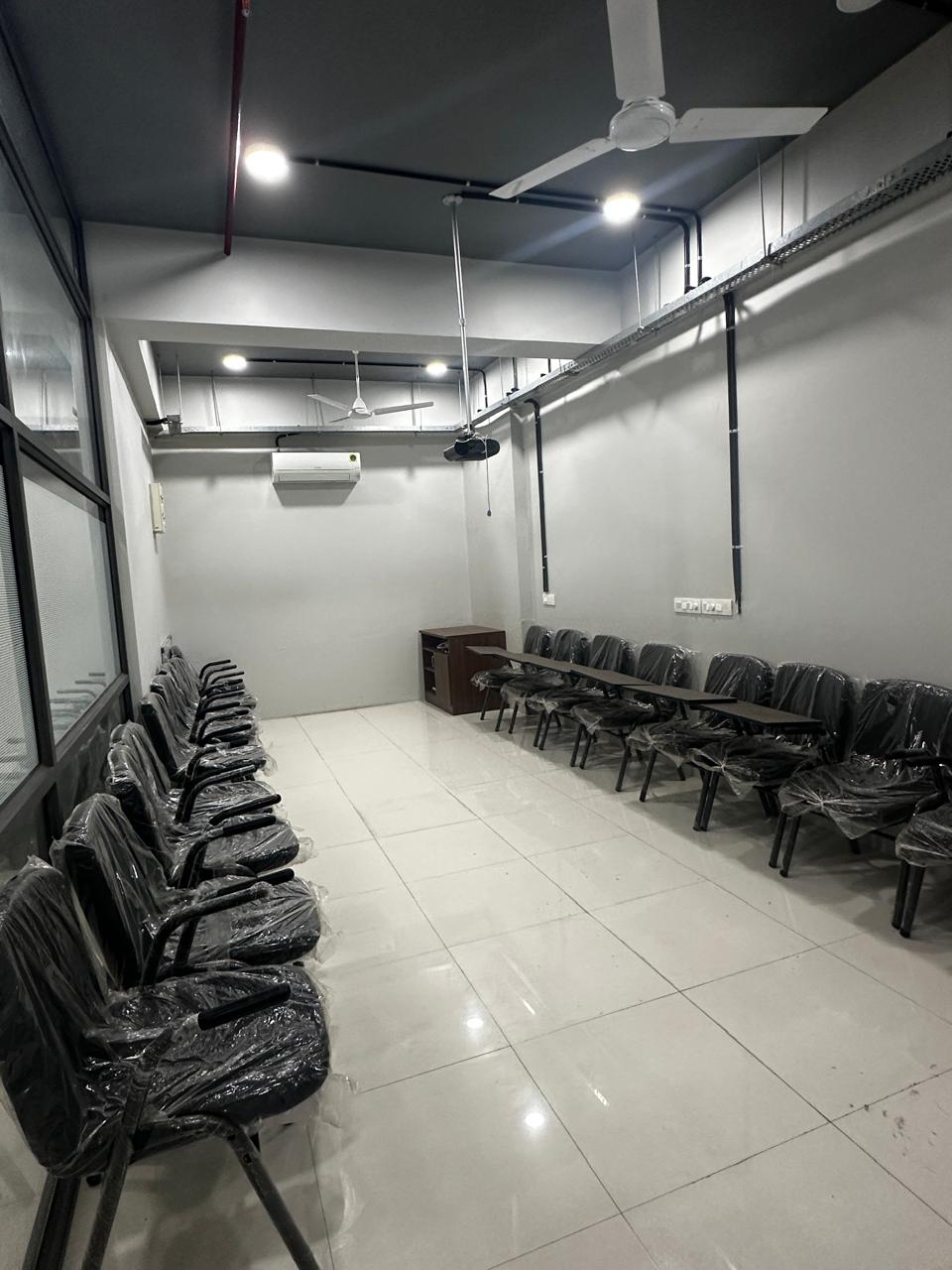 1335 Sq. Ft. Commercial Office for Rent in Drive In Road Ahmedabad - Media 3