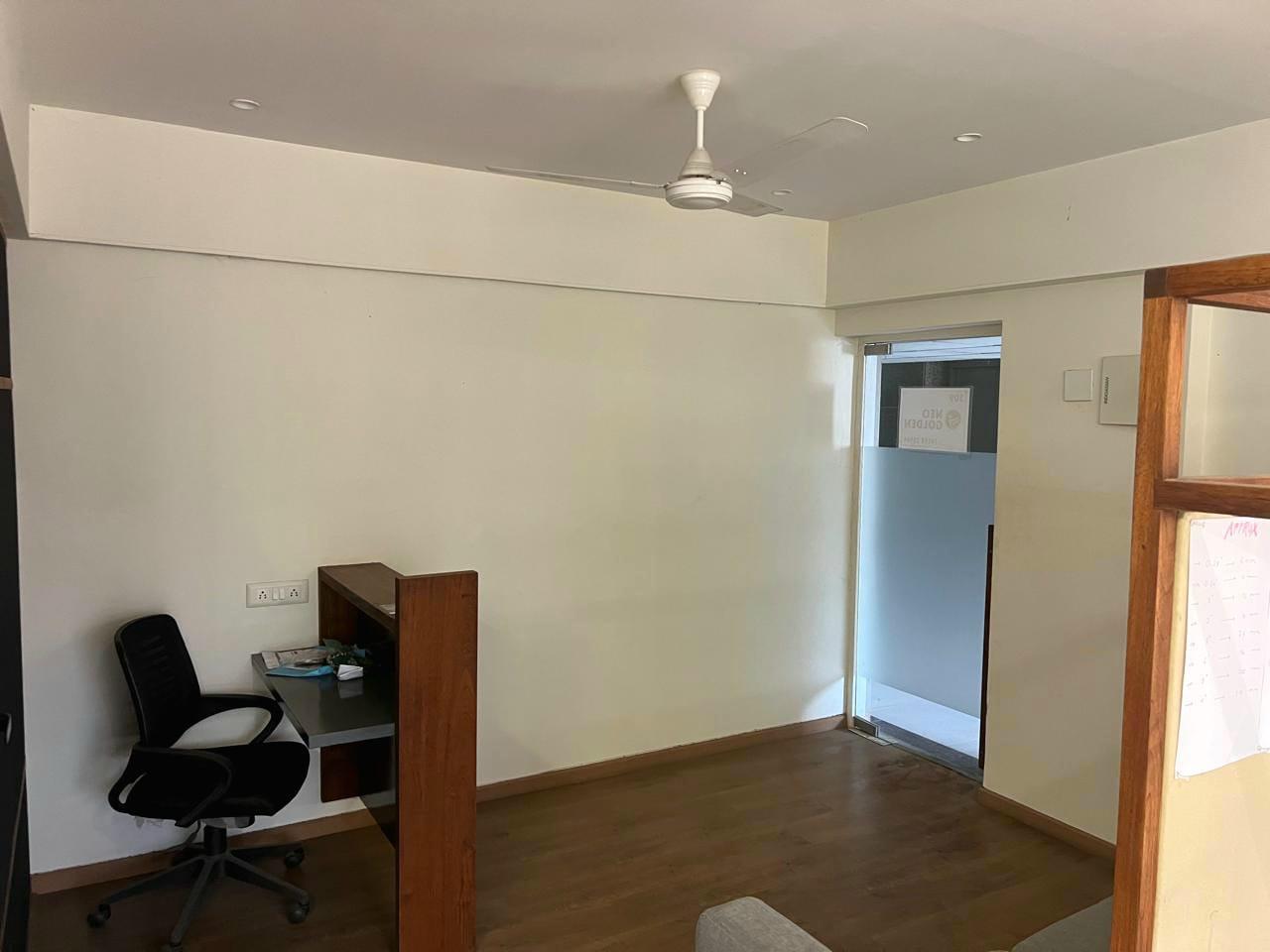 856 Sq. Ft. Commercial Office for Rent in Rajpath Club Road Ahmedabad - Media 6