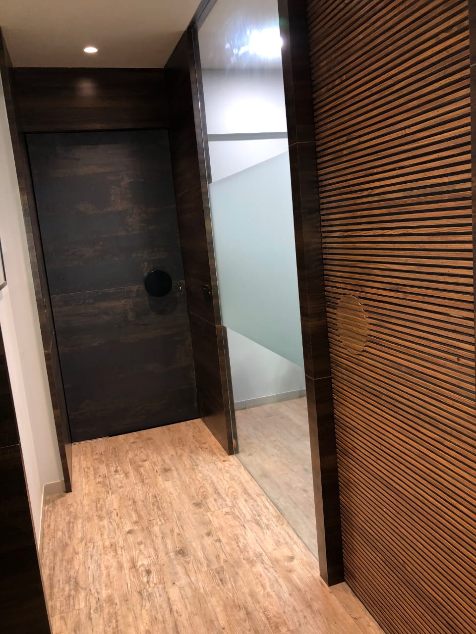 588 Sq. Ft. Commercial Office for Rent in Thaltej Ahmedabad - Media 5