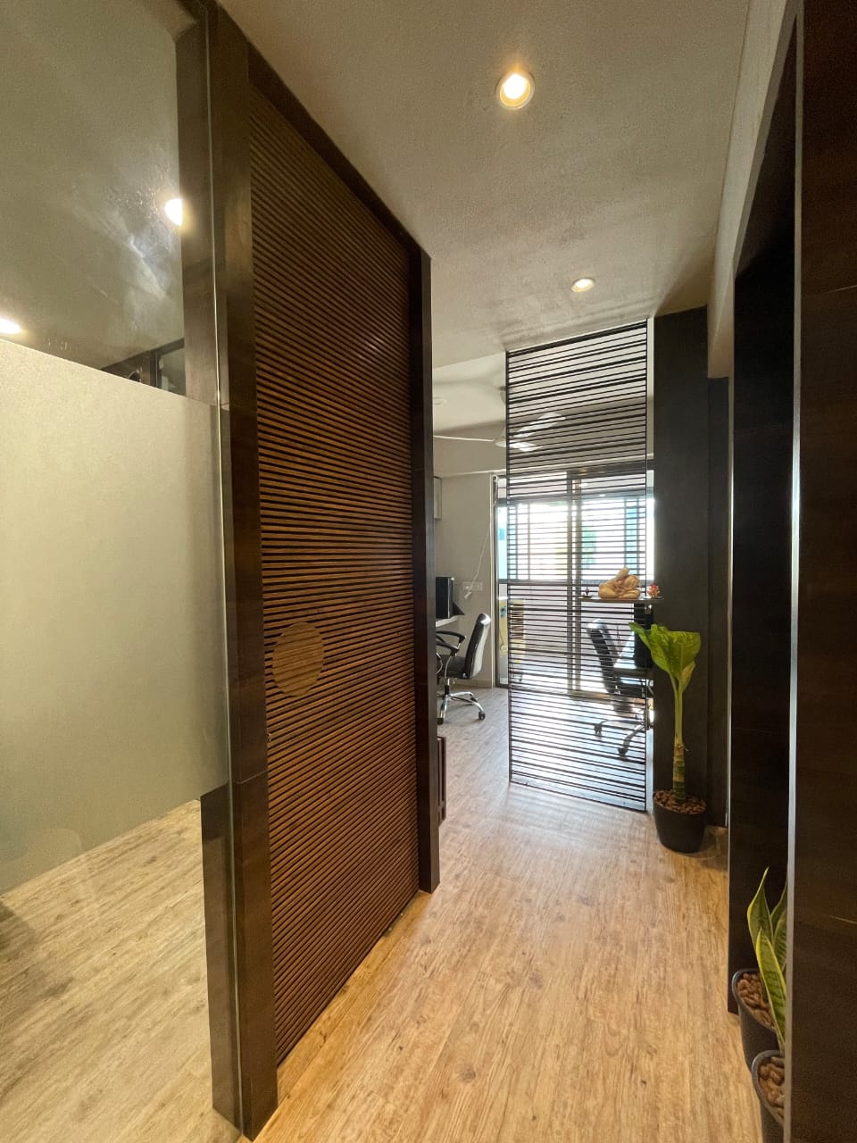 588 Sq. Ft. Commercial Office for Rent in Thaltej Ahmedabad - Media 6
