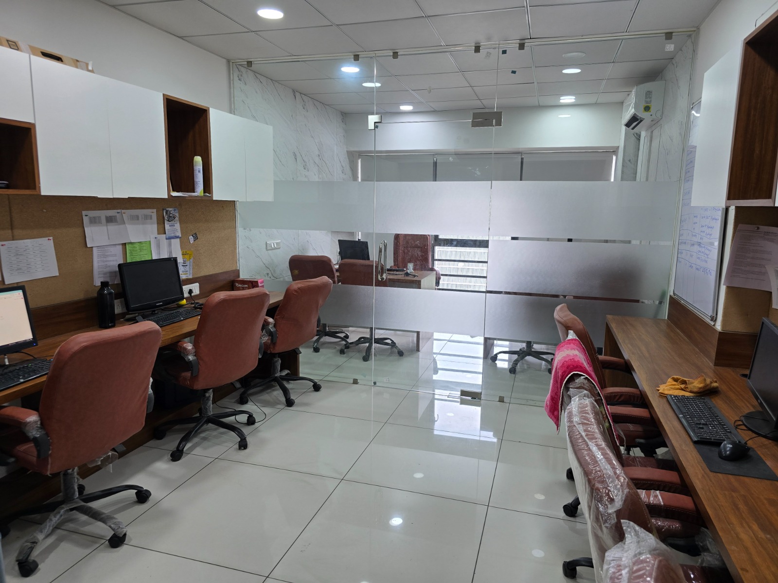 610 Sq. Ft. Commercial Office for Rent in Gota Ahmedabad - Media 5