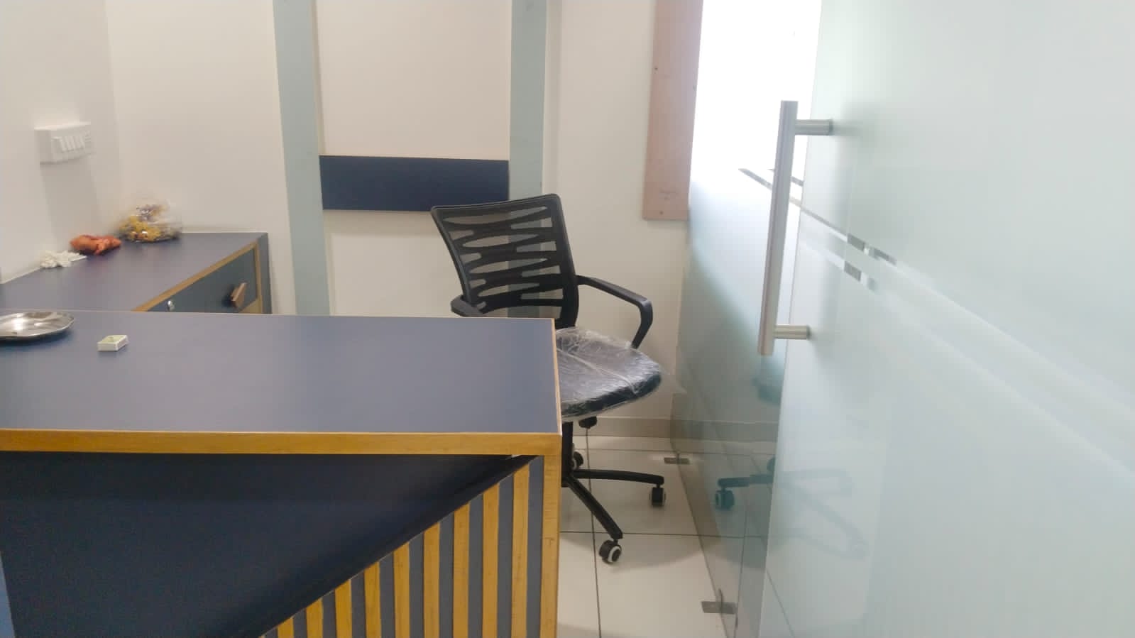 1050 Sq. Ft. Commercial Office for Rent in Sg Highway Ahmedabad