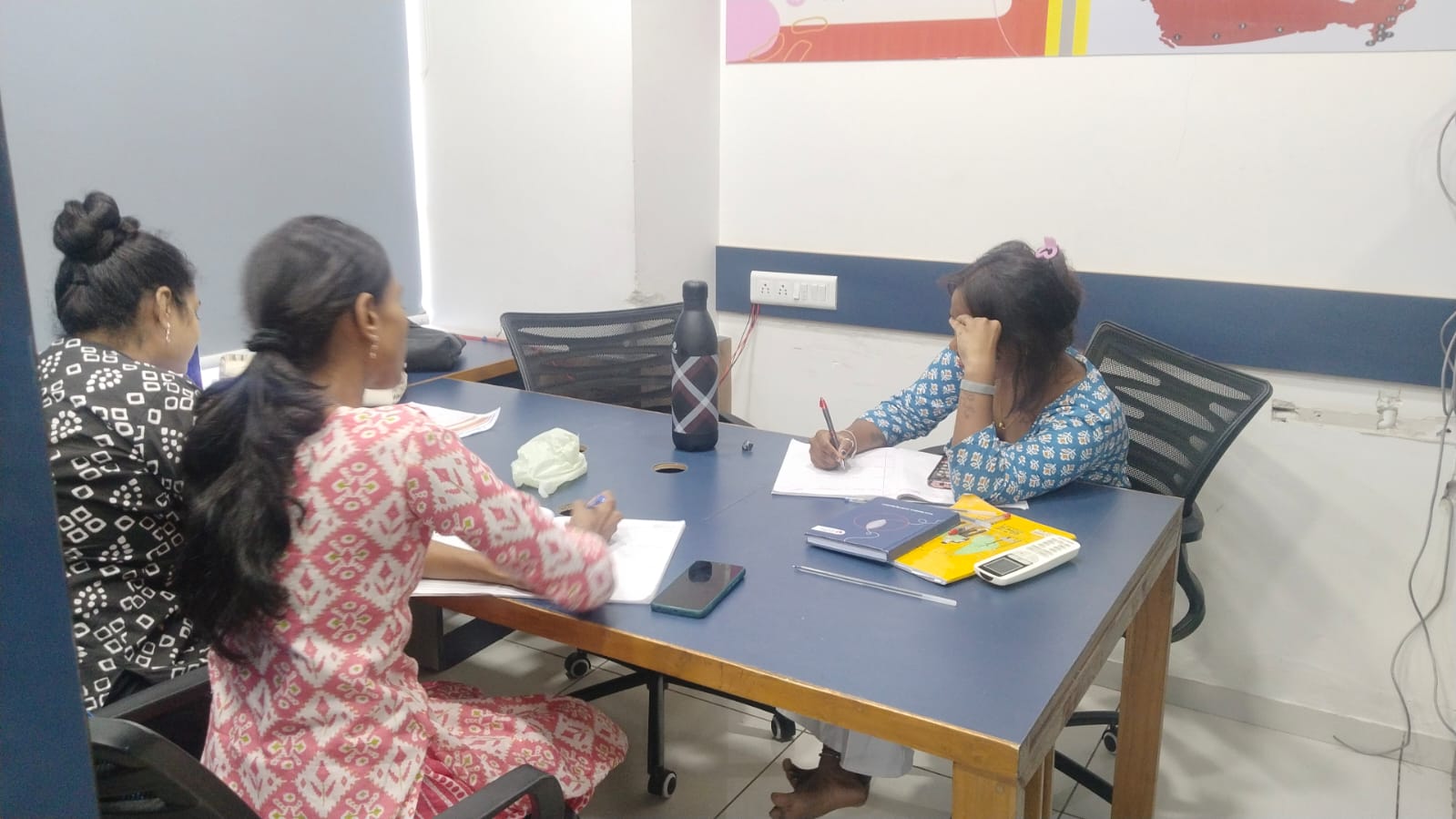 1050 Sq. Ft. Commercial Office for Rent in Sg Highway Ahmedabad - Media 3