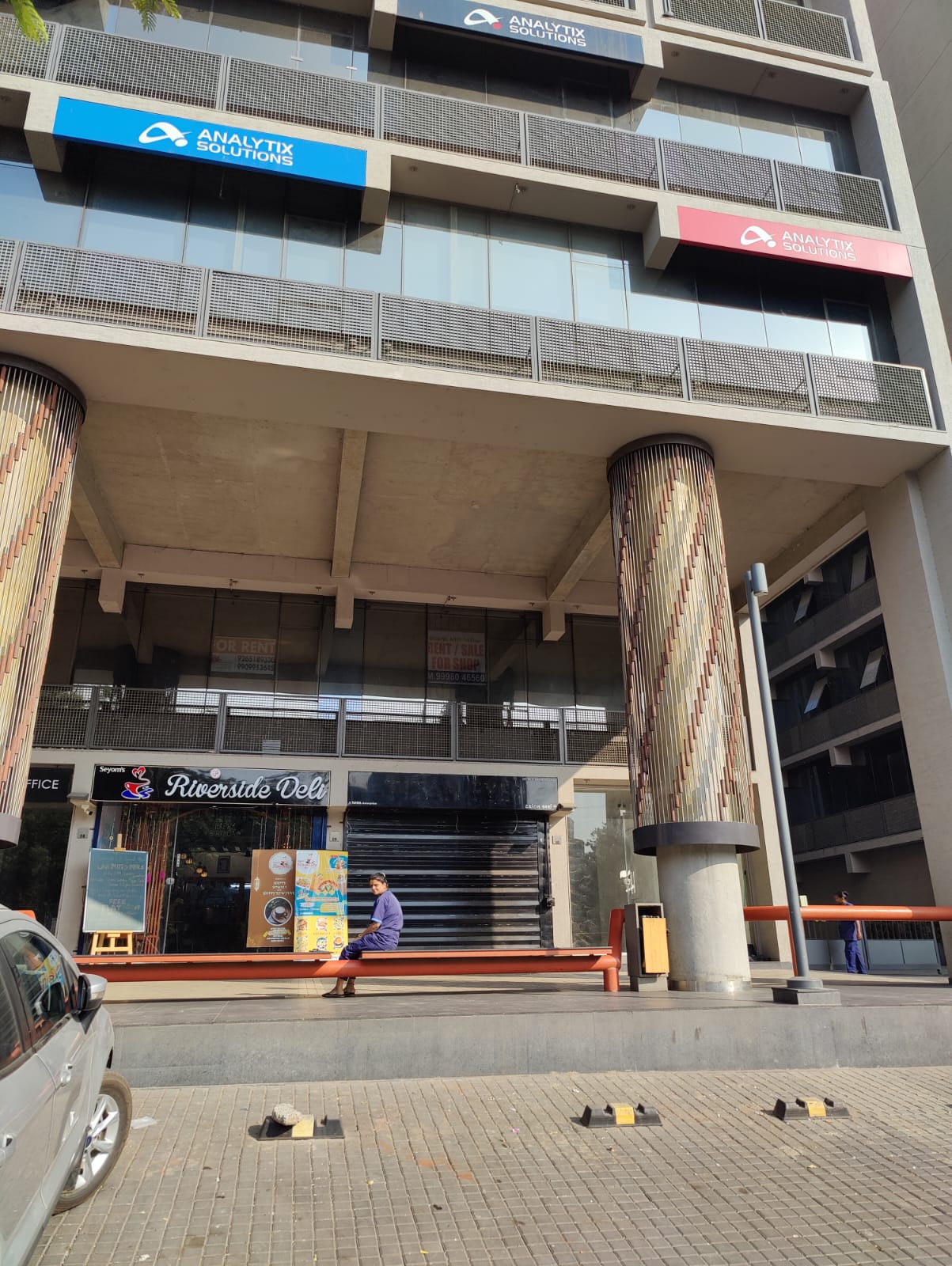 610 Sq. Ft. Commercial Office for Rent in Ashram Road Ahmedabad - Media 5