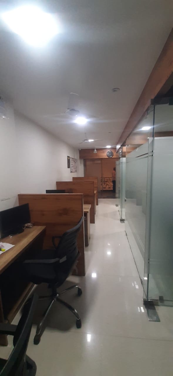 940 Sq. Ft. Commercial Office for Rent in Satellite Ahmedabad - Media 16