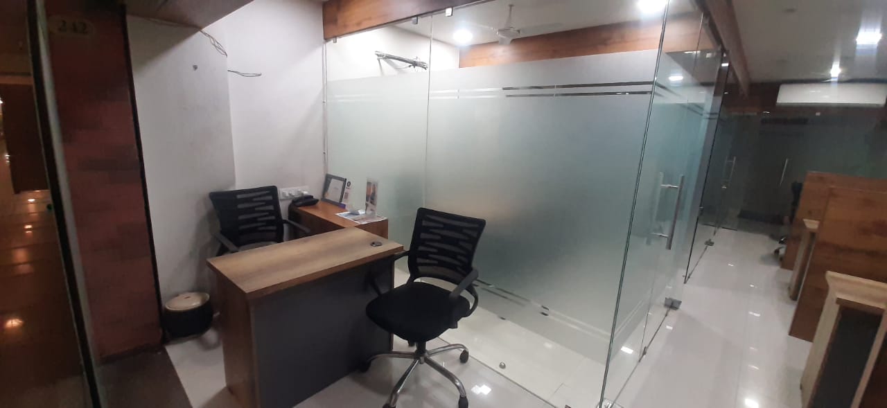 940 Sq. Ft. Commercial Office for Rent in Satellite Ahmedabad - Media 4