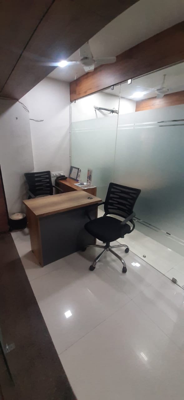 940 Sq. Ft. Commercial Office for Rent in Satellite Ahmedabad - Media 3
