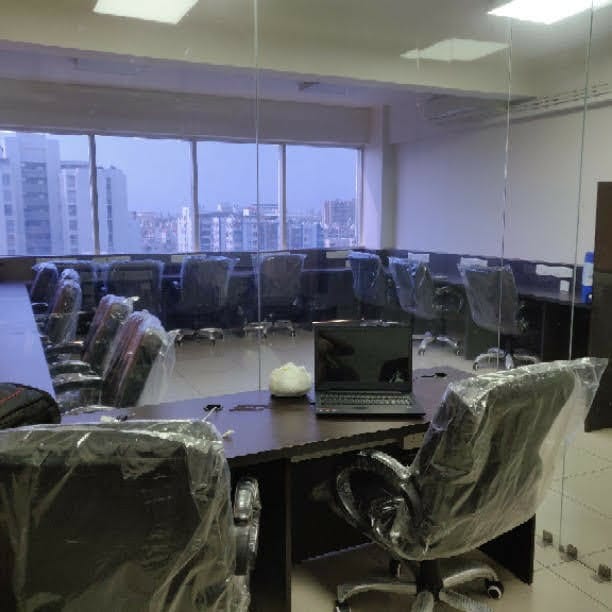 812 Sq. Ft. Commercial Office for Rent in Prahladnagar Ahmedabad - Media 4
