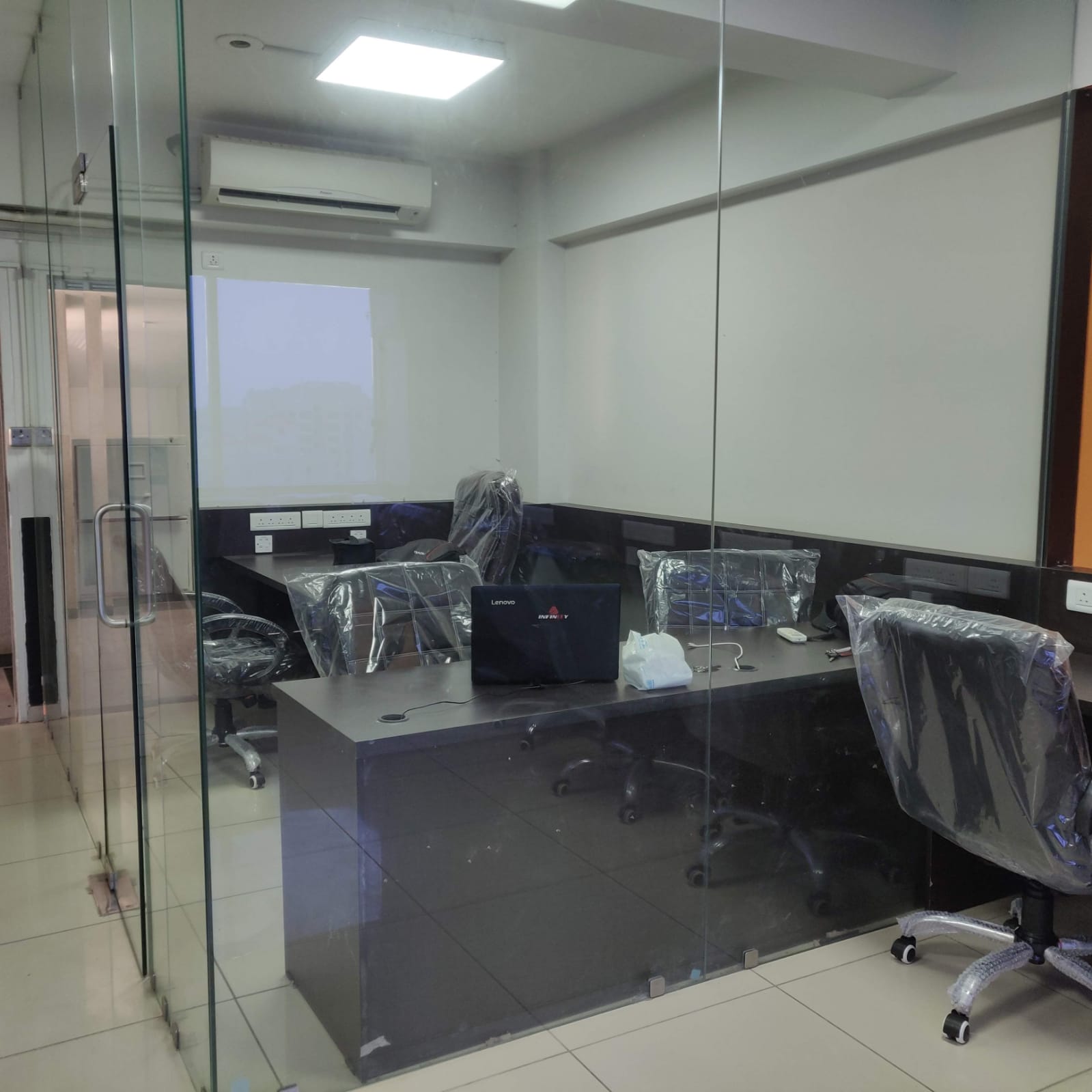 812 Sq. Ft. Commercial Office for Rent in Prahladnagar Ahmedabad - Media 5