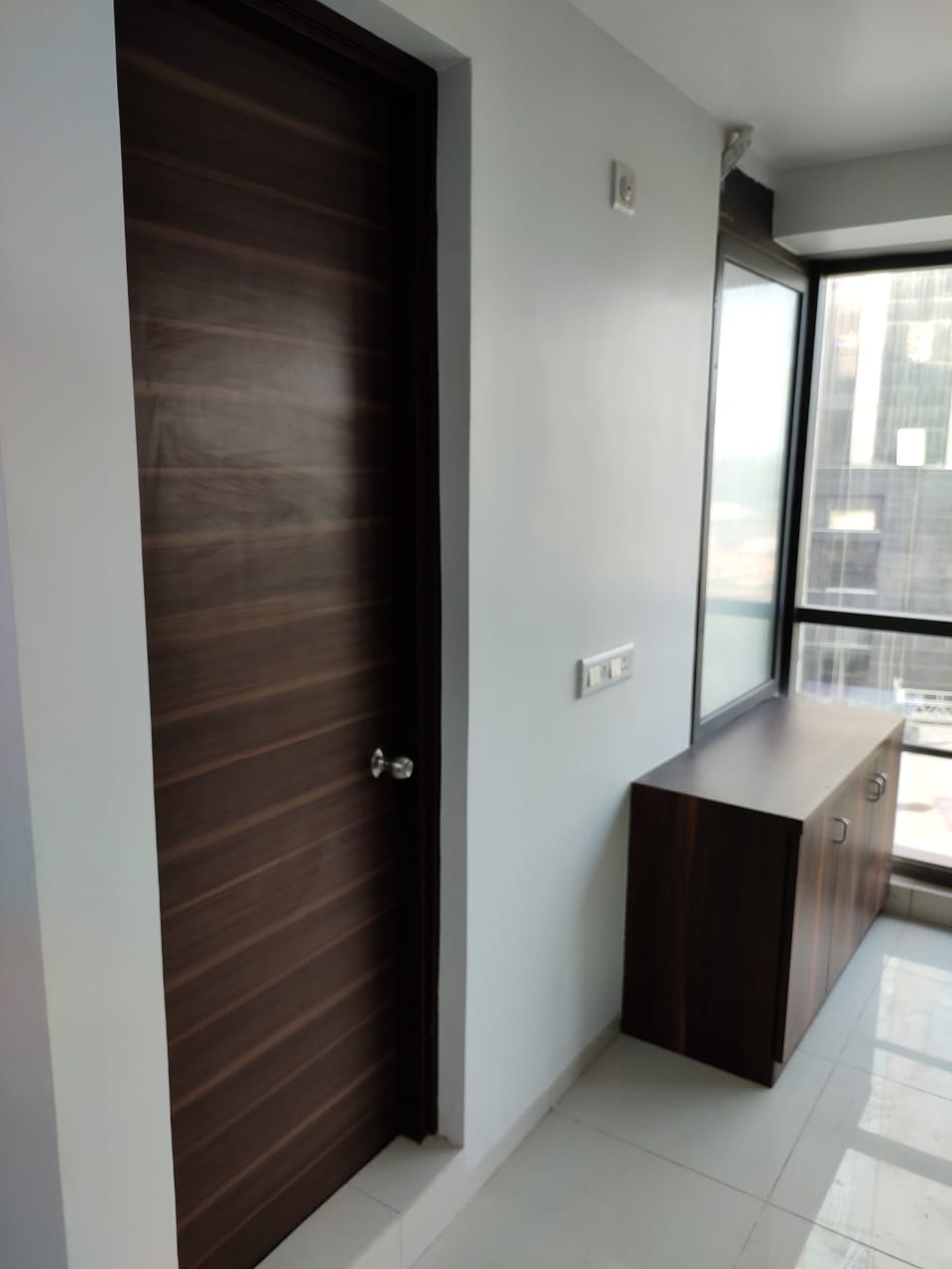685 Sq. Ft. Commercial Office for Rent in Sg Highway Ahmedabad - Media 3