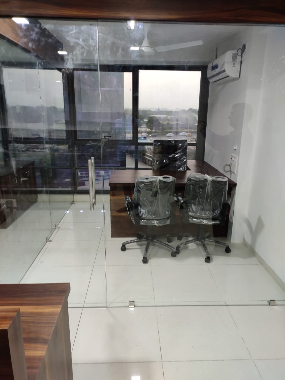685 Sq. Ft. Commercial Office for Rent in Sg Highway Ahmedabad