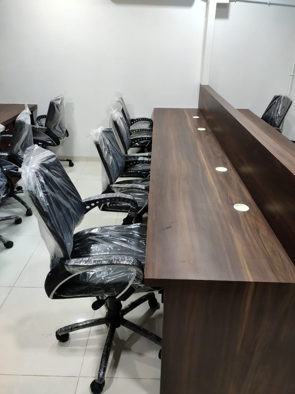 685 Sq. Ft. Commercial Office for Rent in Sg Highway Ahmedabad - Media 2
