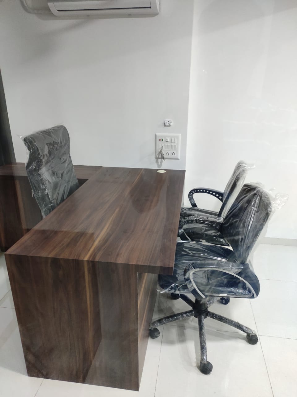 685 Sq. Ft. Commercial Office for Rent in Sg Highway Ahmedabad - Media 5