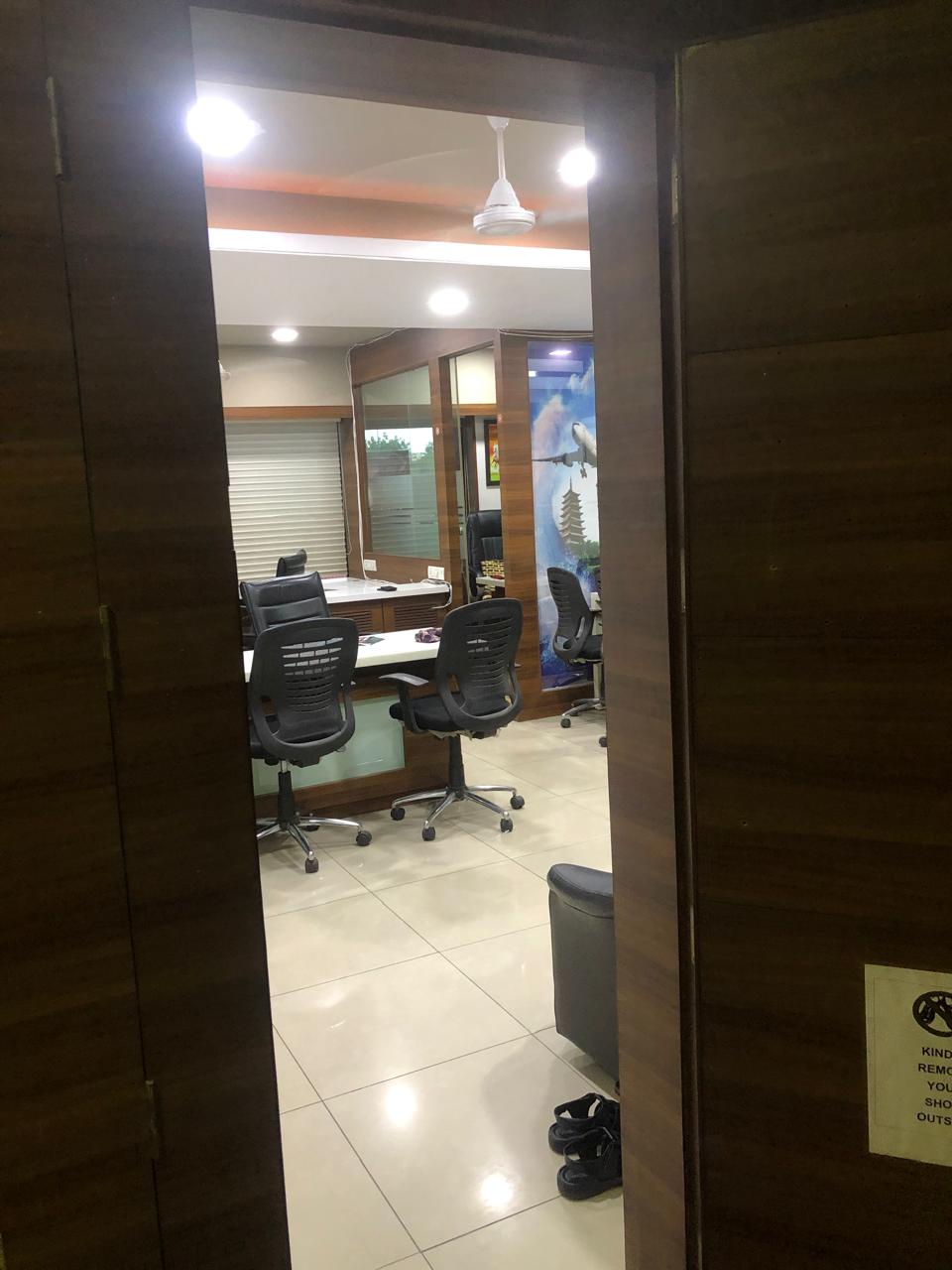 716 Sq. Ft. Commercial Office for Rent in Prahladnagar Ahmedabad - Media 3