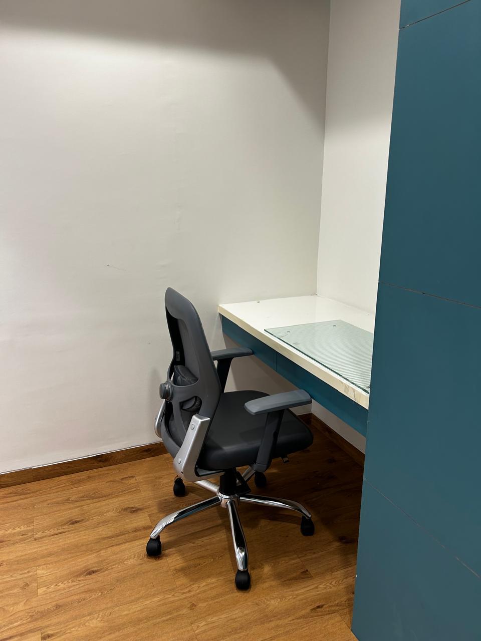 700 Sq. Ft. Commercial Office for Rent in Shyamal Cross Road Ahmedabad - Media 3