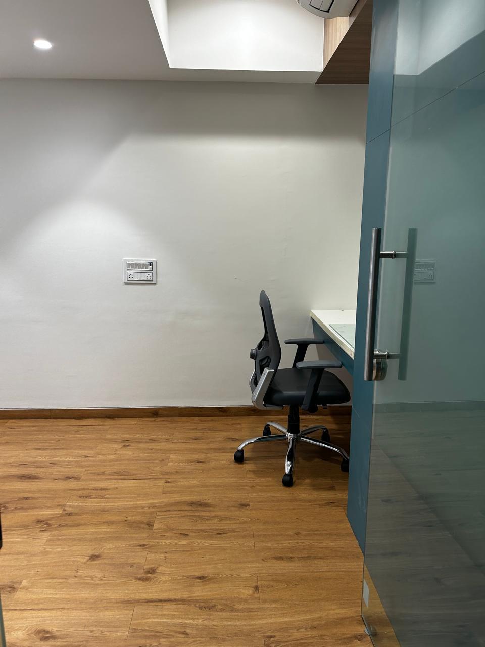 700 Sq. Ft. Commercial Office for Rent in Shyamal Cross Road Ahmedabad - Media 6