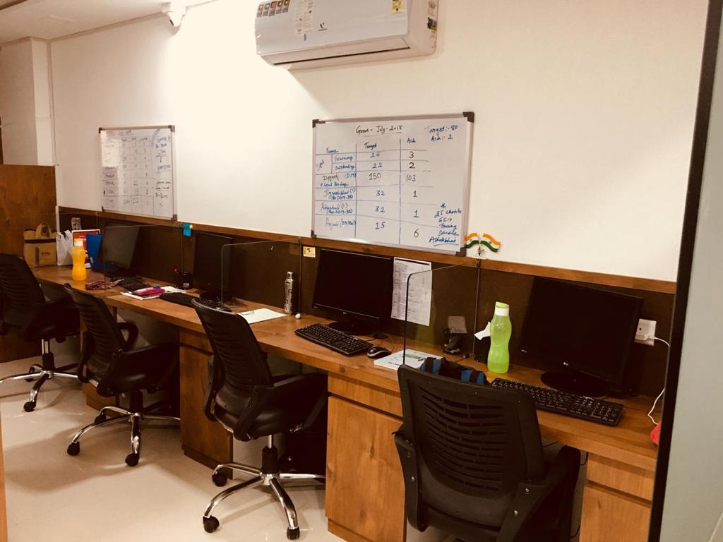 950 Sq. Ft. Commercial Office for Rent in Satellite Ahmedabad