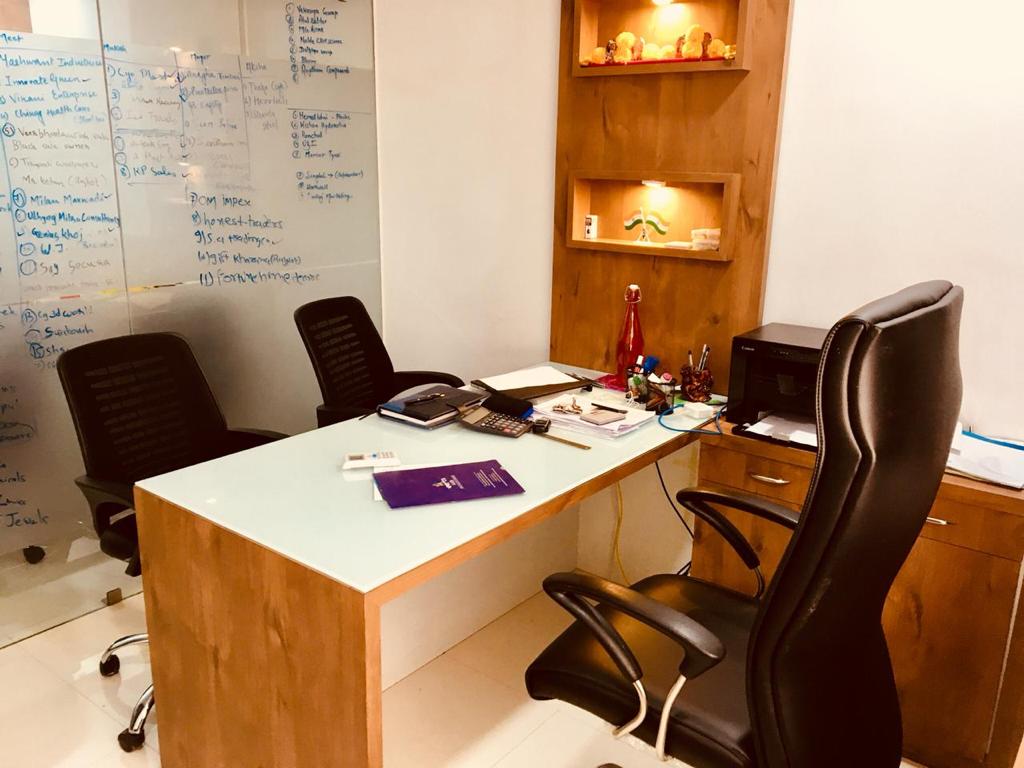 950 Sq. Ft. Commercial Office for Rent in Satellite Ahmedabad - Media 3