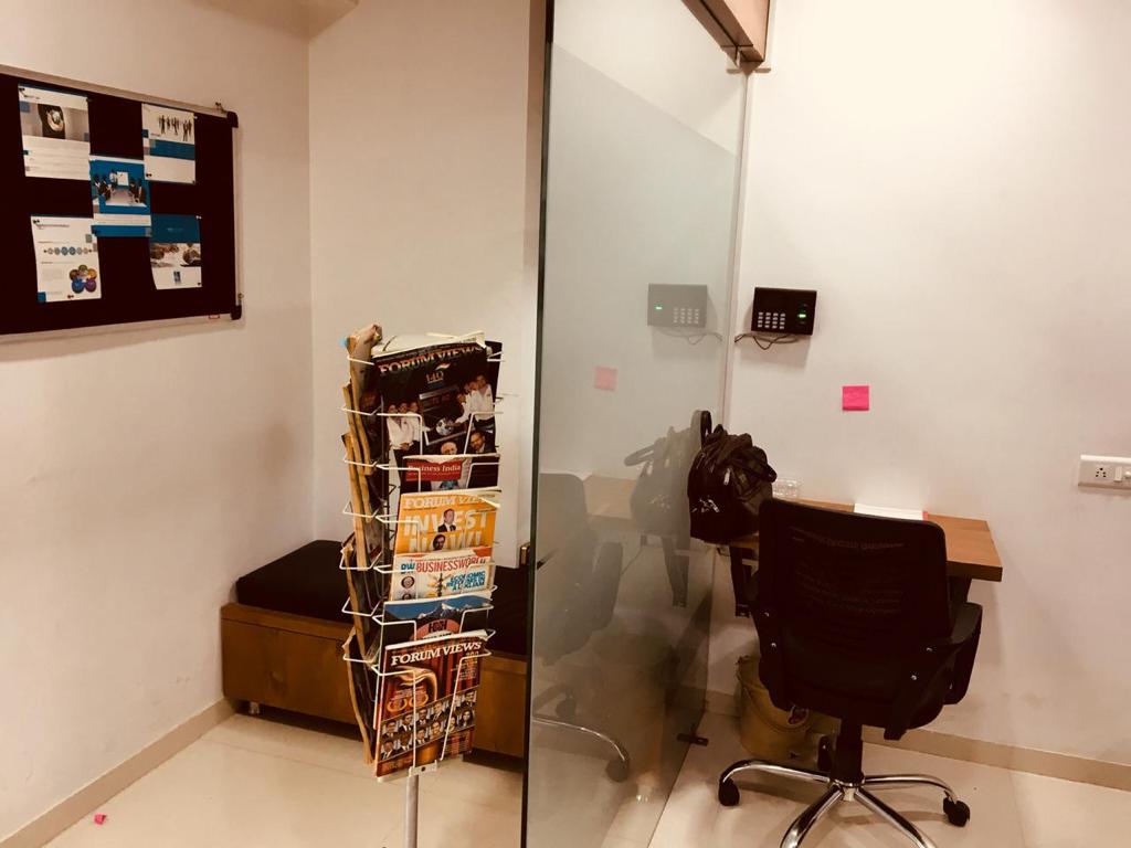 950 Sq. Ft. Commercial Office for Rent in Satellite Ahmedabad - Media 7