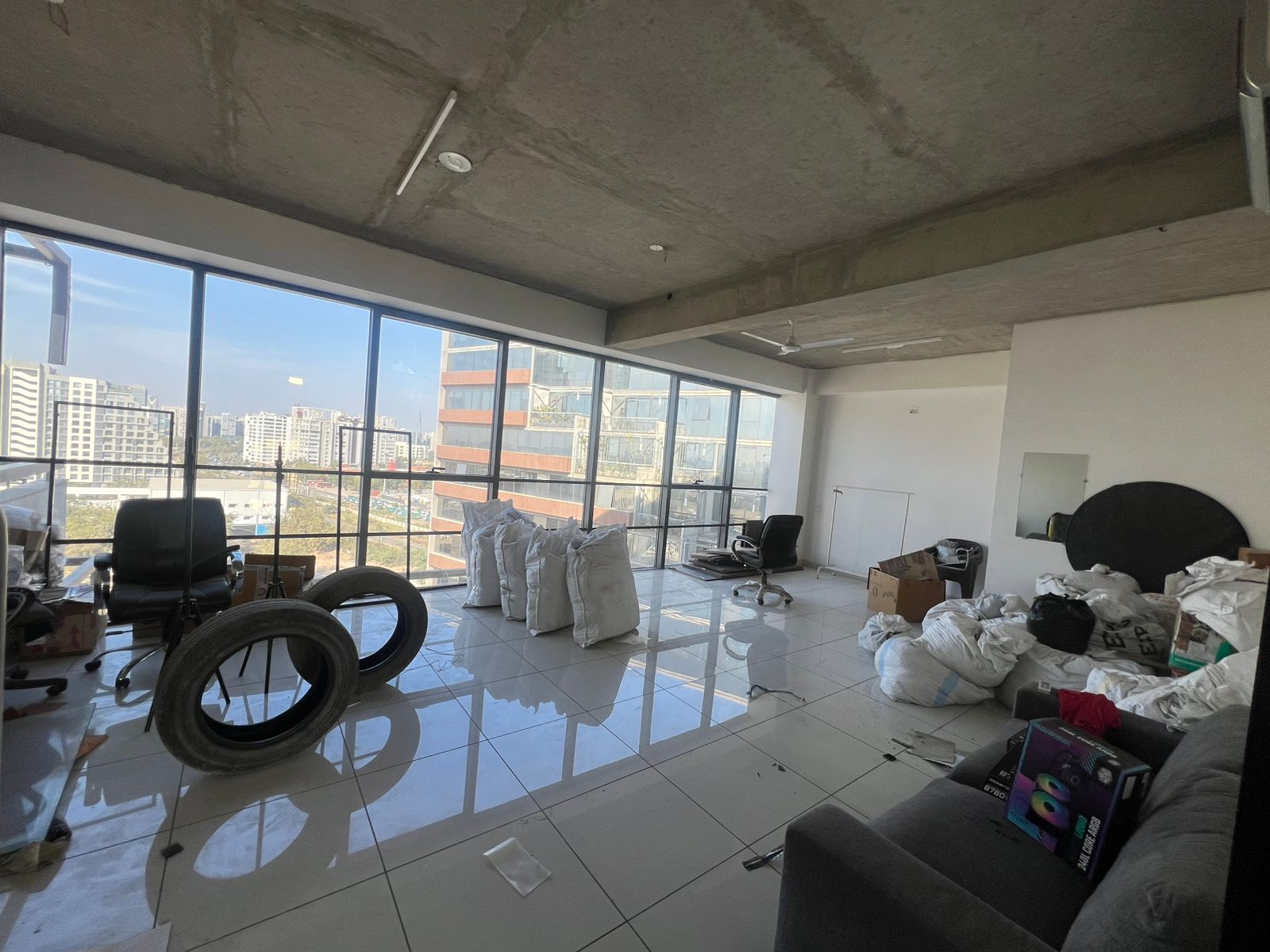 849 Sq. Ft. Commercial Office for Rent in Sg Highway Ahmedabad