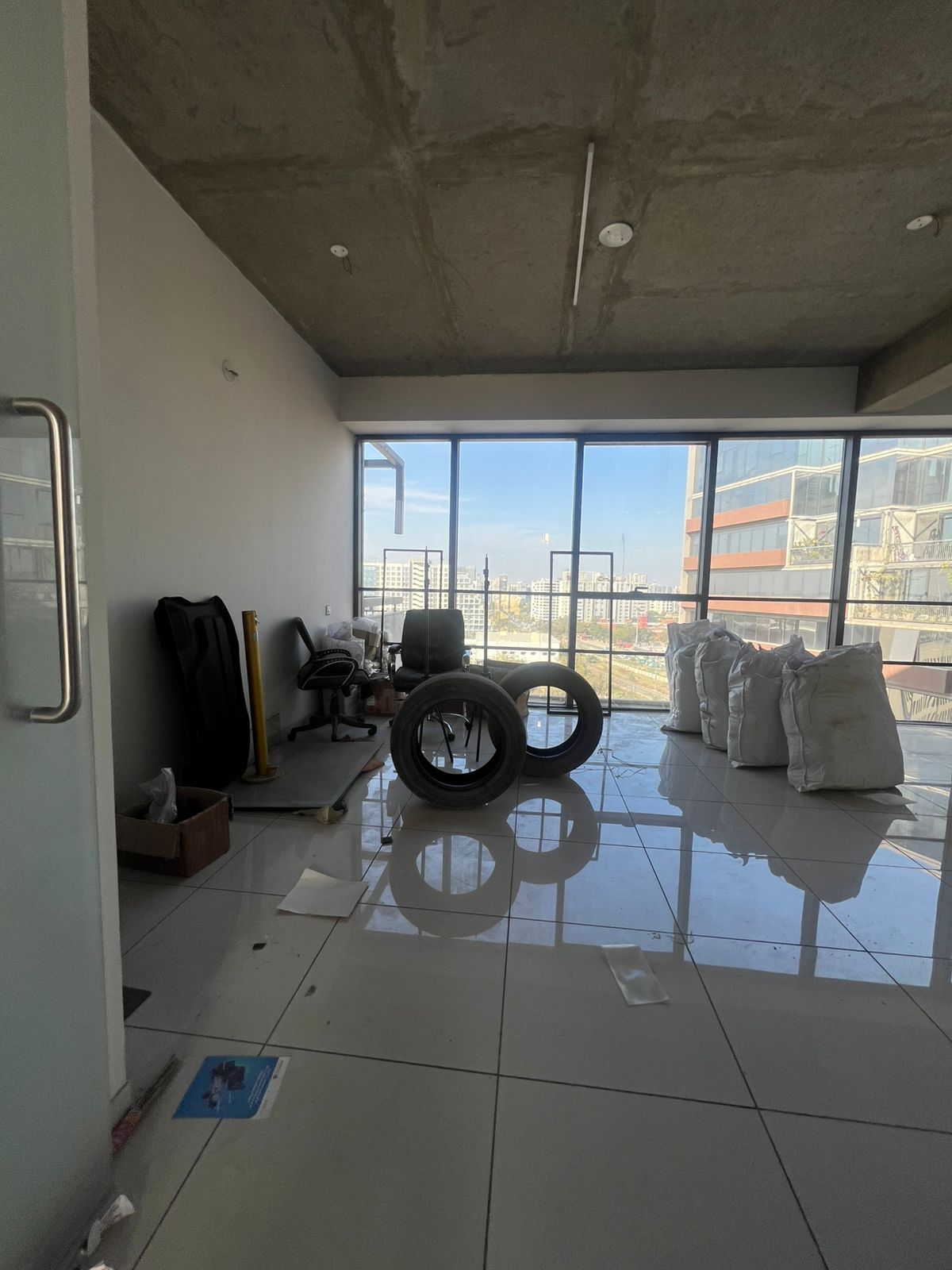 849 Sq. Ft. Commercial Office for Rent in Sg Highway Ahmedabad - Media 5
