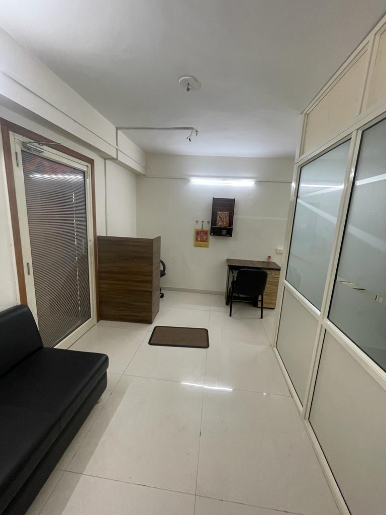 1013 Sq. Ft. Commercial Office for Rent in Satellite Ahmedabad - Media 4