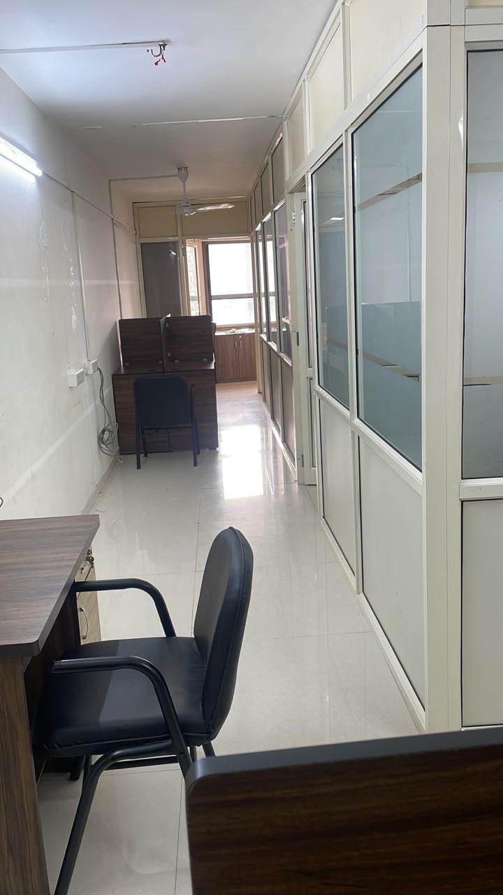 1013 Sq. Ft. Commercial Office for Rent in Satellite Ahmedabad - Media 12