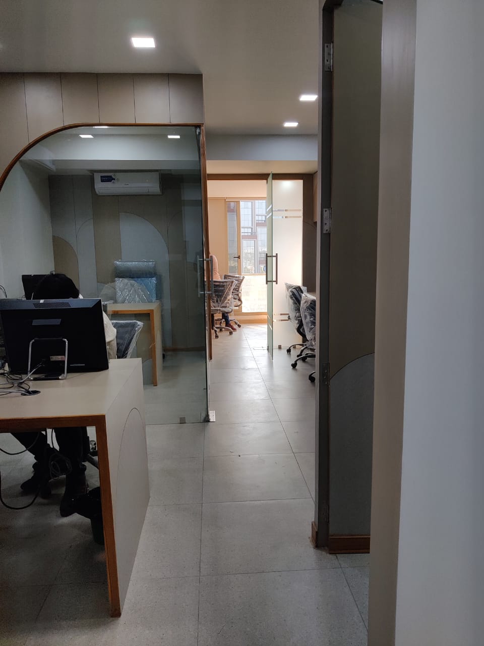 878 Sq. Ft. Commercial Office for Rent in Iscon Ambli Road Ahmedabad - Media 4