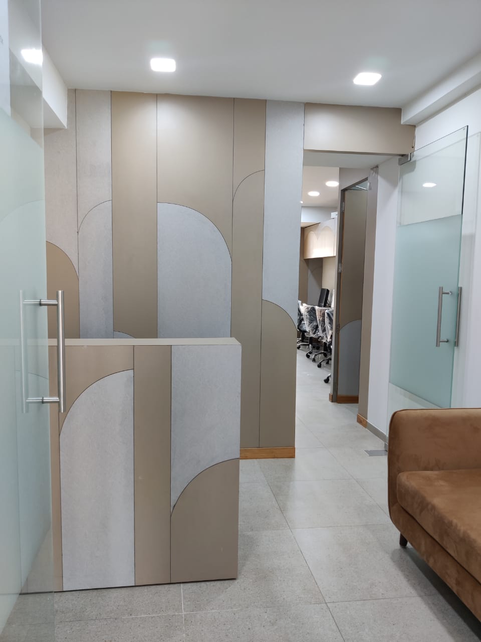 878 Sq. Ft. Commercial Office for Rent in Iscon Ambli Road Ahmedabad - Media 3