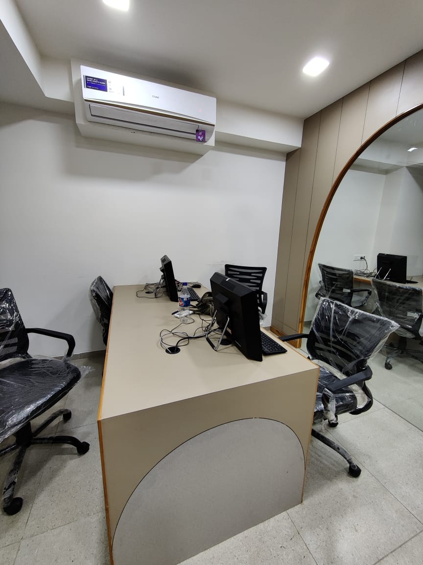 878 Sq. Ft. Commercial Office for Rent in Iscon Ambli Road Ahmedabad - Media 9