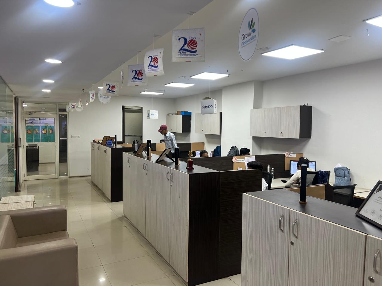 2420 Sq. Ft. Commercial Office for Rent in 100 Feet Road Ahmedabad - Media 3