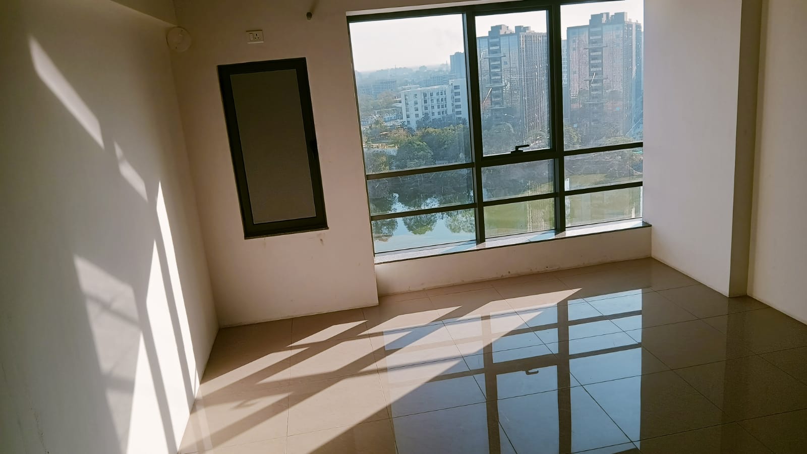 565 Sq. Ft. Commercial Office for Rent in Makarba Ahmedabad - Media 3