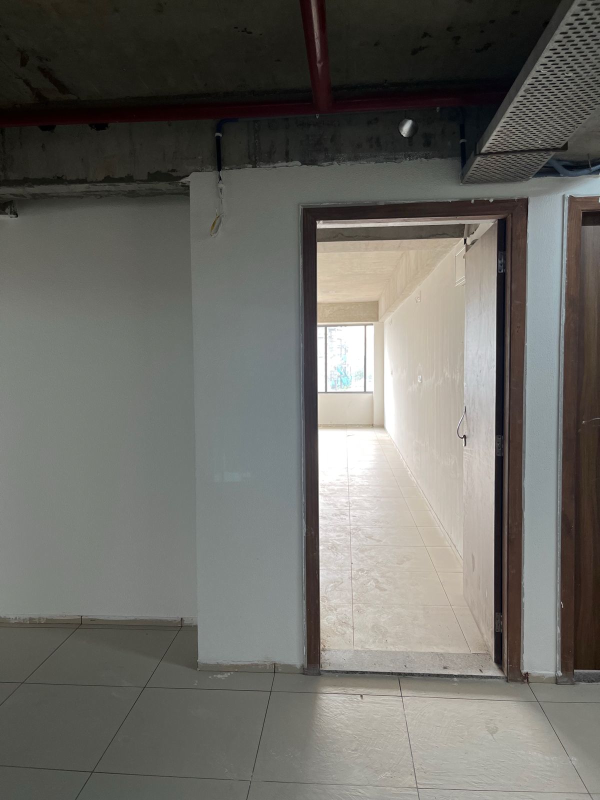 875 Sq. Ft. Commercial Office for Rent in Sola Ahmedabad - Media 3