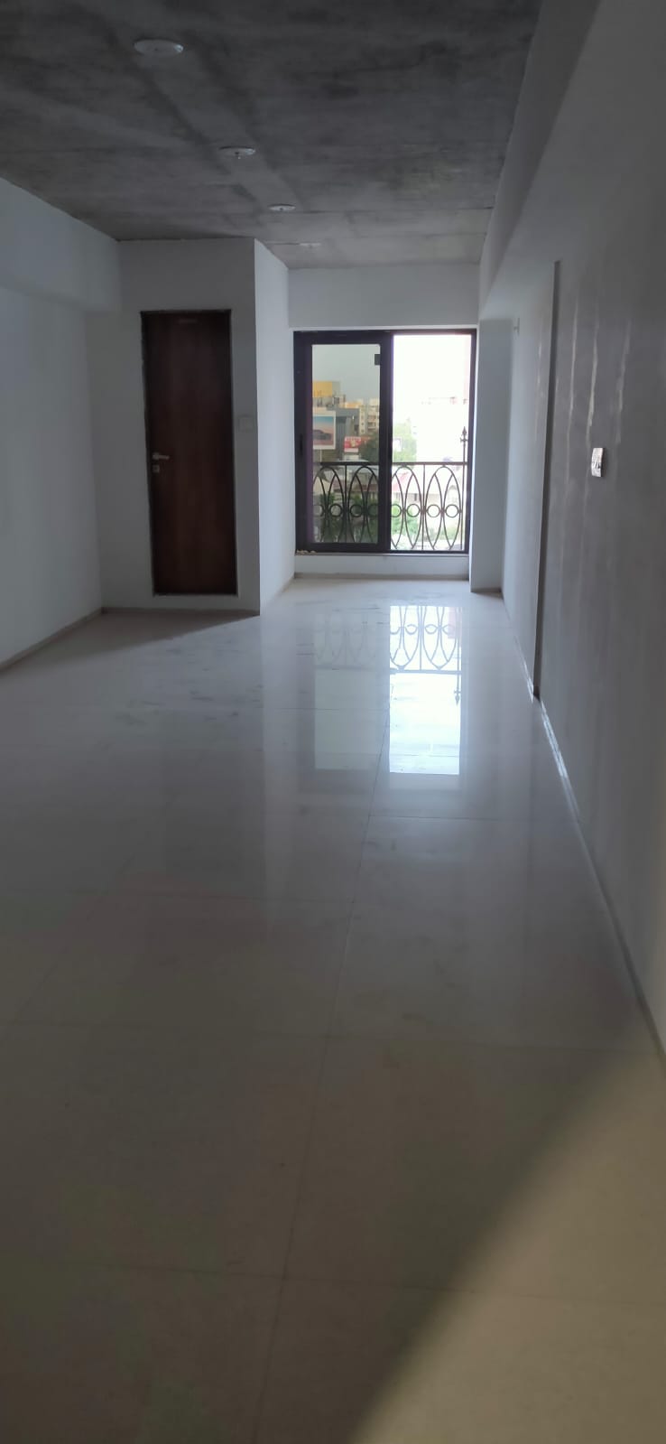 721 Sq. Ft. Commercial Office for Rent in Satellite Ahmedabad - Media 3